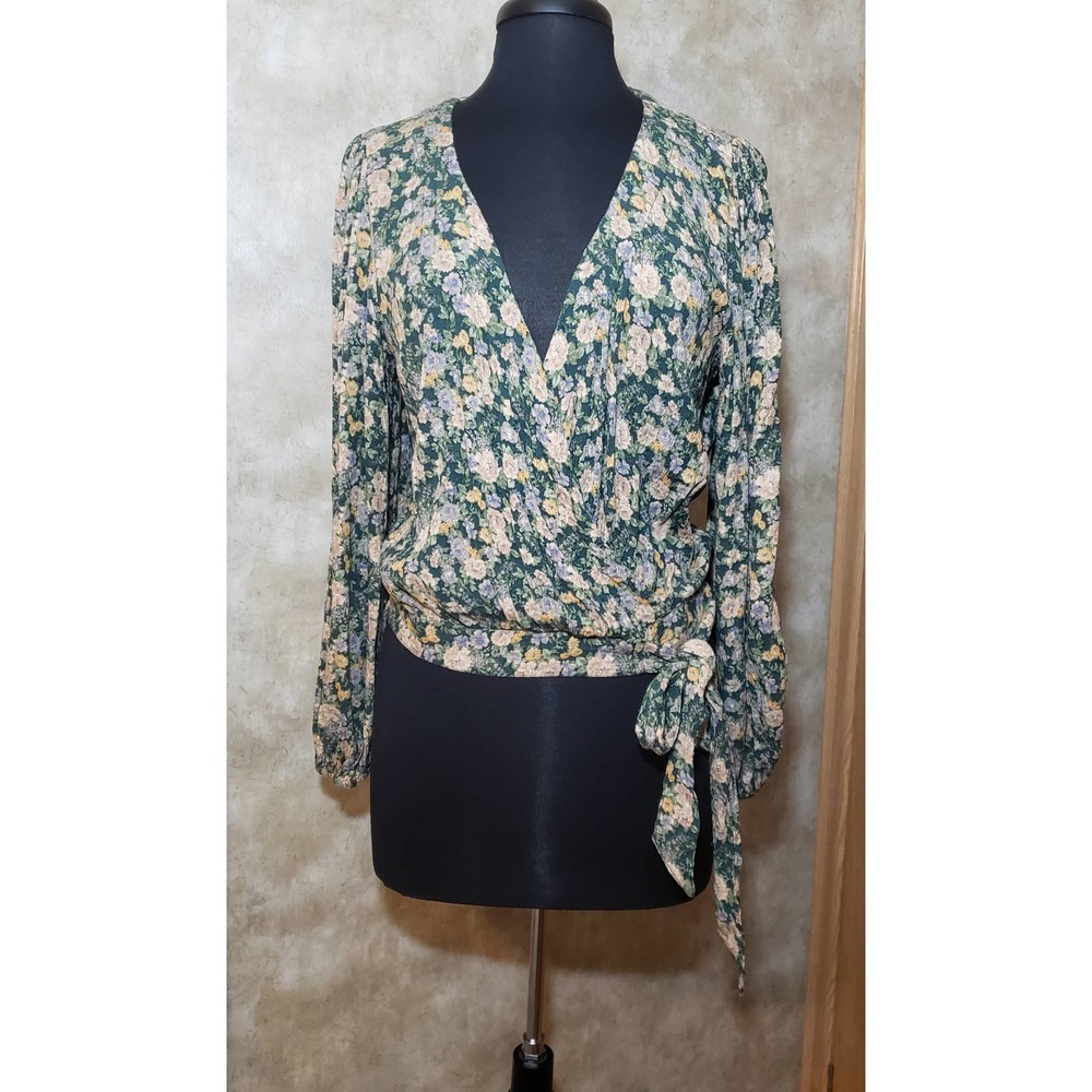 American Eagle size medium long sleeve floral print crop top